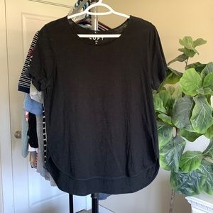 LOFT curved hem black basic tee decorative side seam